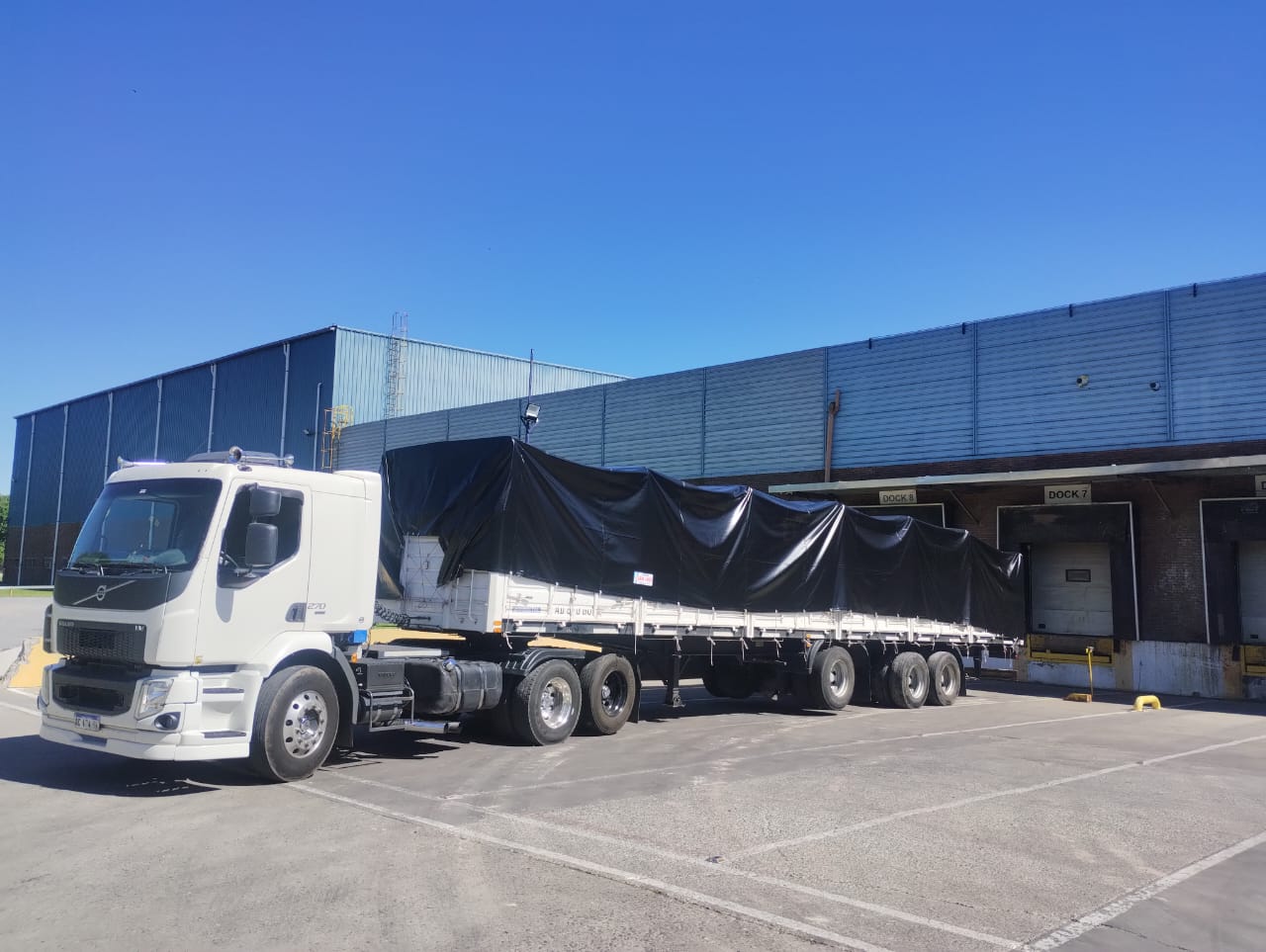 Operación de carga y descarga en depósito